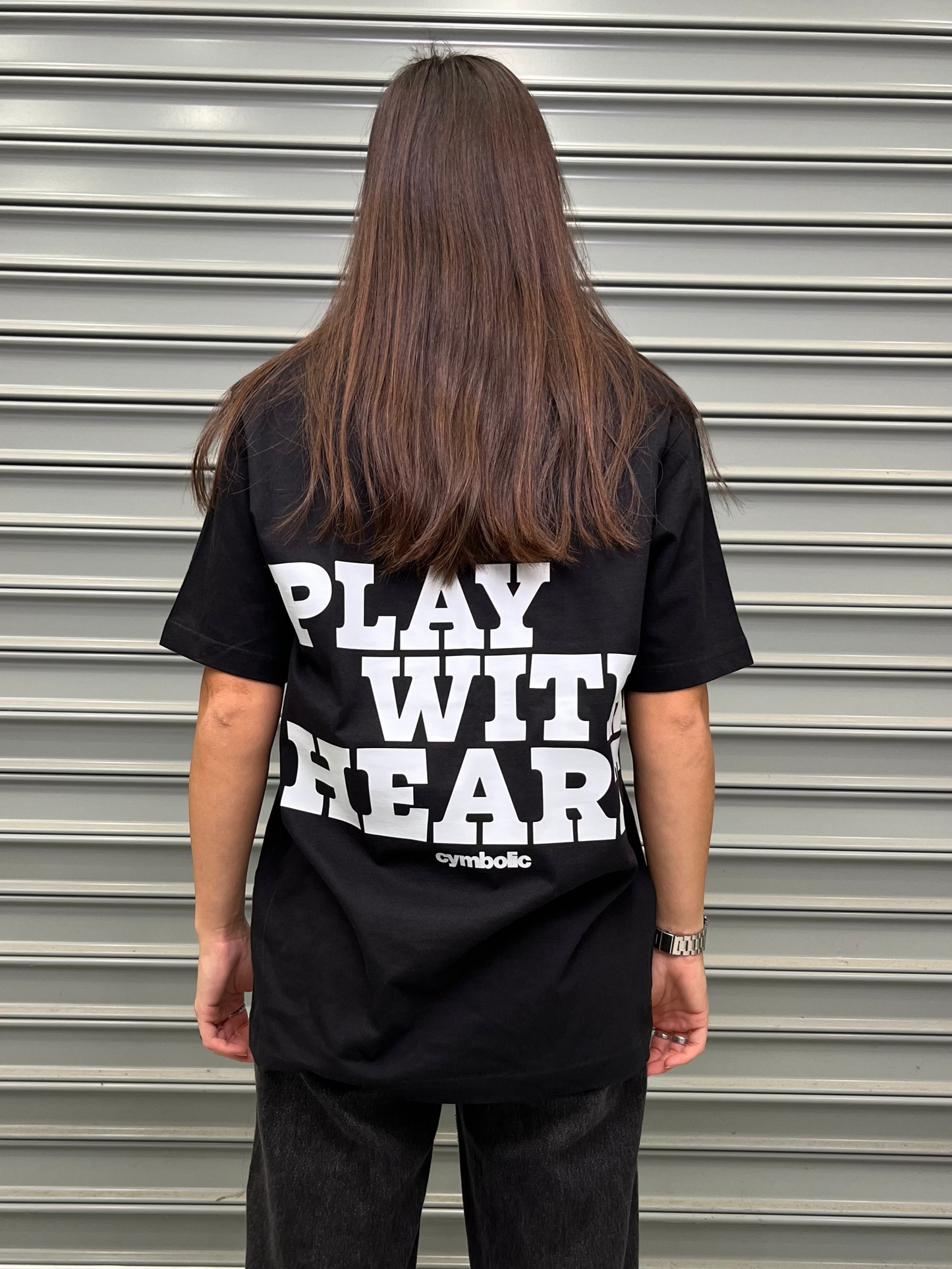 シンボリック - プレイ・ウィズ・ハートTシャツ