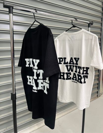 シンボリック - プレイ・ウィズ・ハートTシャツ