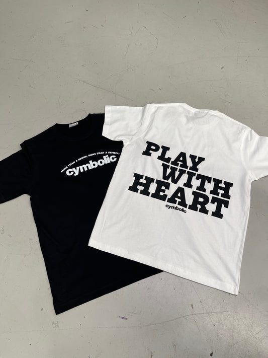 シンボリック - プレイ・ウィズ・ハートTシャツ